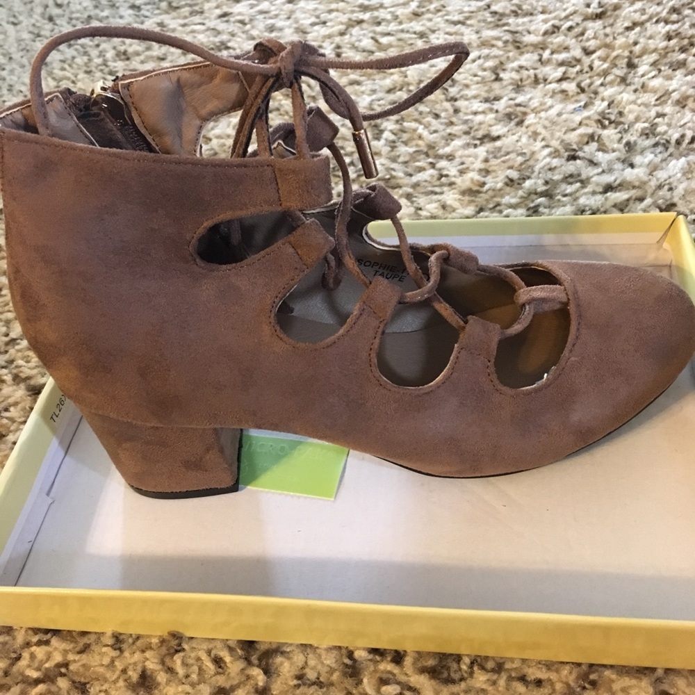 Tan size 8 shoes